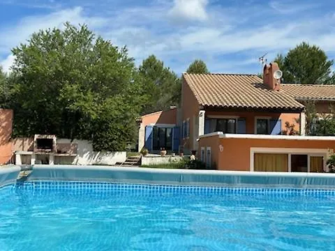 Location Saisonniere Villa Lauris